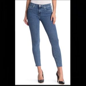 Hudson Natalie Midrise Ankle raw hem jeans size 26